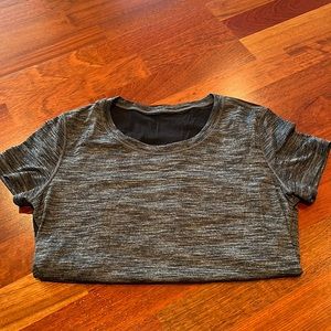 Lululemon Women’s mesh back shirt